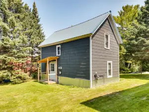 Pet-Friendly Michigan Getaway w/ Porch & Kayaks!