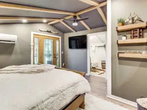 Deck & Grill: 'Cozy Cottage' in Talking Rock!