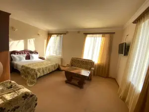 Mina Hotel