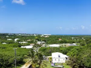 Charming 2-bedroom villa with AC, WiFi in tranquil Osbourn-Fitches Creek