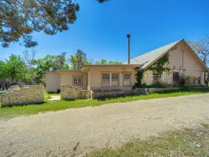 Kerrville Area Home w/ Outdoor Entertainment Space