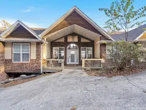 The Greenview Manor - Lake Views