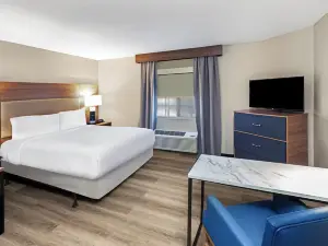 โรงแรม แคนเดิลวูด สวีทส์ โทพีกา เวสต์ บาย IHG