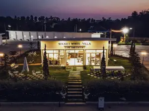 Wicket White Villa