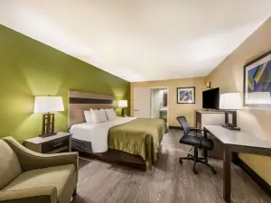 Quality Inn & Suites Garland - East Dallas