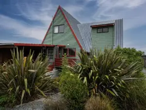Snow Chalet - Fairlie Holiday Home