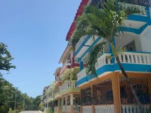 Beachfront Apartment, Quiet 4 Beds, 1 Bath, AC, Wi-Fi, Hot Water, in Paraiso Near Los Patos