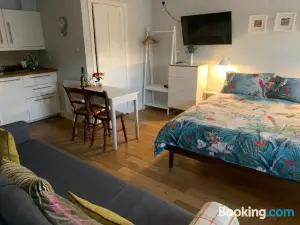 Cosy Studio Flat, Pets Allowed