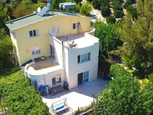 Heredot's House