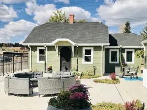 EO Bungalows – Adults Only
