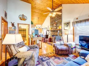 Scenic Marble Cabin with Fire Pit!