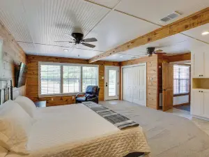Anglers Cabin Direct Lake Fork Access, by Marina