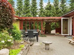 4 Person Holiday Home in Fårvang-by Traum