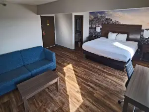 Clarion Pointe Bettendorf - Quad Cities