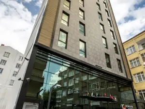 Honour Hotel