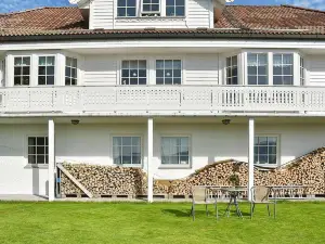 2 Person Holiday Home in Åheim