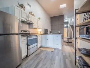 Skylight on the Square- Comfort in a prime location!