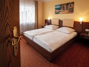 LuCA HOTEL