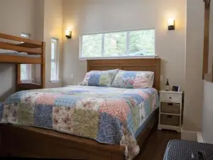 Lake House with Sauna, kayaks, S.U.Ps, snorkeling sets and boat parking