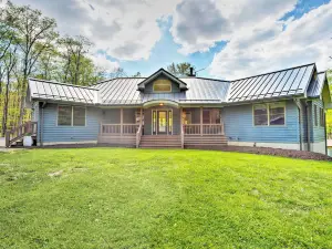 Hot Tub & Dogs Welcome: Secluded Oakland Gem