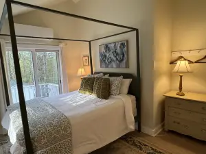 High Tide Inn
