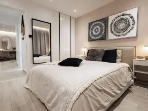 ลักชัวรี มารีนา บีช สเตย์