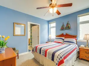 Lakefront Huddleston Condo w/ Community Pool