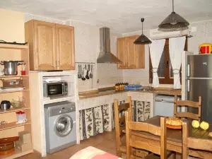House with 3 Bedrooms in Sotoserrano, with Wonderful Mountain View, Terrace and Wifi Near the Slopes