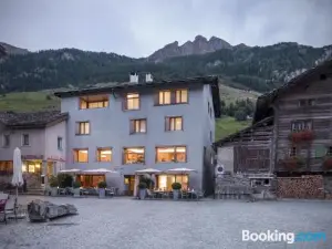 Hotel Alpina