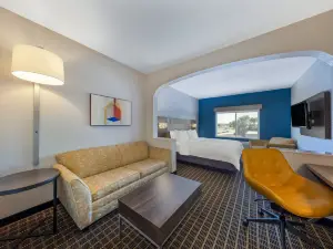 Holiday Inn Express & Suites Pittsburg