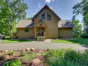 Lakefront Brainerd Cabin w/ Fireplace!