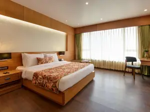 Summit Montana Suites & Spa at Mall