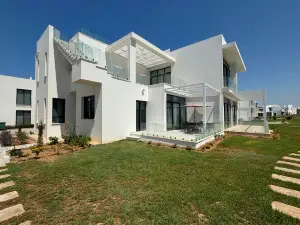 Stylish apartment near the sea with direct pool access and top facilities