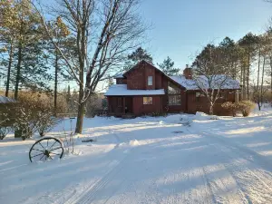 Lester River Pines | Beautiful Home | Privacy | Pond | River | Dog Friendly