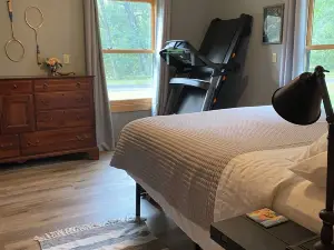 Cozy 2 bedroom cabin with fireplace steps to sand bottom swimming and lake views