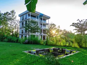 Shose Chalets, Farmhouse & Campsite
