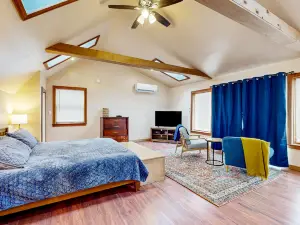 Lake View Cottage Retreat