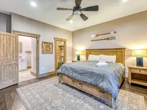 Cabin on the Cove - Luxe lakefront cabin on 5 acres with huge dock, & kayak
