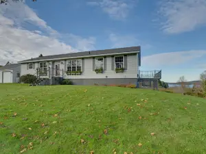 Maine Retreat w/ Ocean Views, Walk to Downtown!