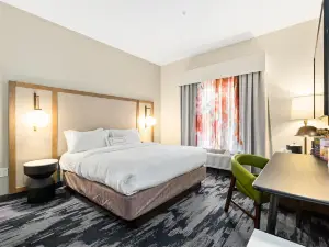 本德市中心萬楓飯店