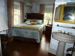 Back Inn Time B&B