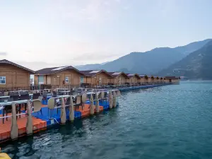 Le Roi Floating Huts & Eco Rooms Tehri