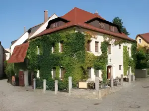 Schloss-Schänke 飯店garni與葡萄酒銷售