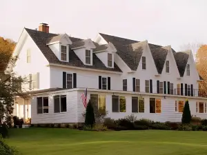 Inn at Pleasant Lake