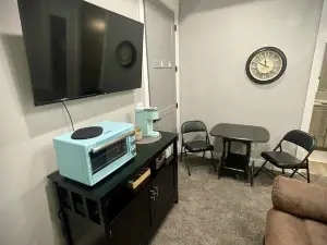 Modern One Bedroom Studio with Kitchenette