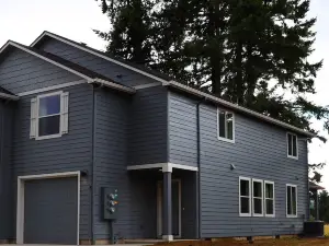 Minutes to Spirit Mountain Casino, HWY 22 & HWY 18Sleeps 6 - 3 rooms - 3 bath