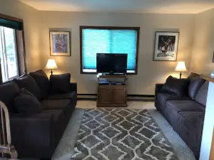 Ketchikan Northern Retreat - 3 Bedroom Apartment on Large Private Lot