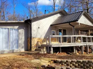 Waterfront with Sandy Beach on Lake Eufaula