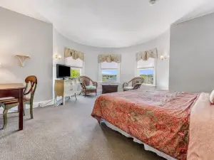 Castle Manor Inn