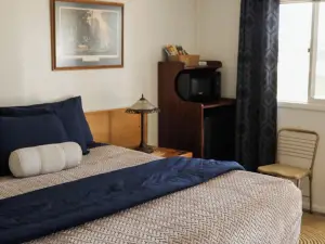 The Redwood Motel